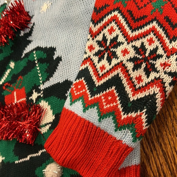 Ugly Christmas Sweater Light it Up Sz M NWOT Christmas tree Tinsel - Picture 9 of 11